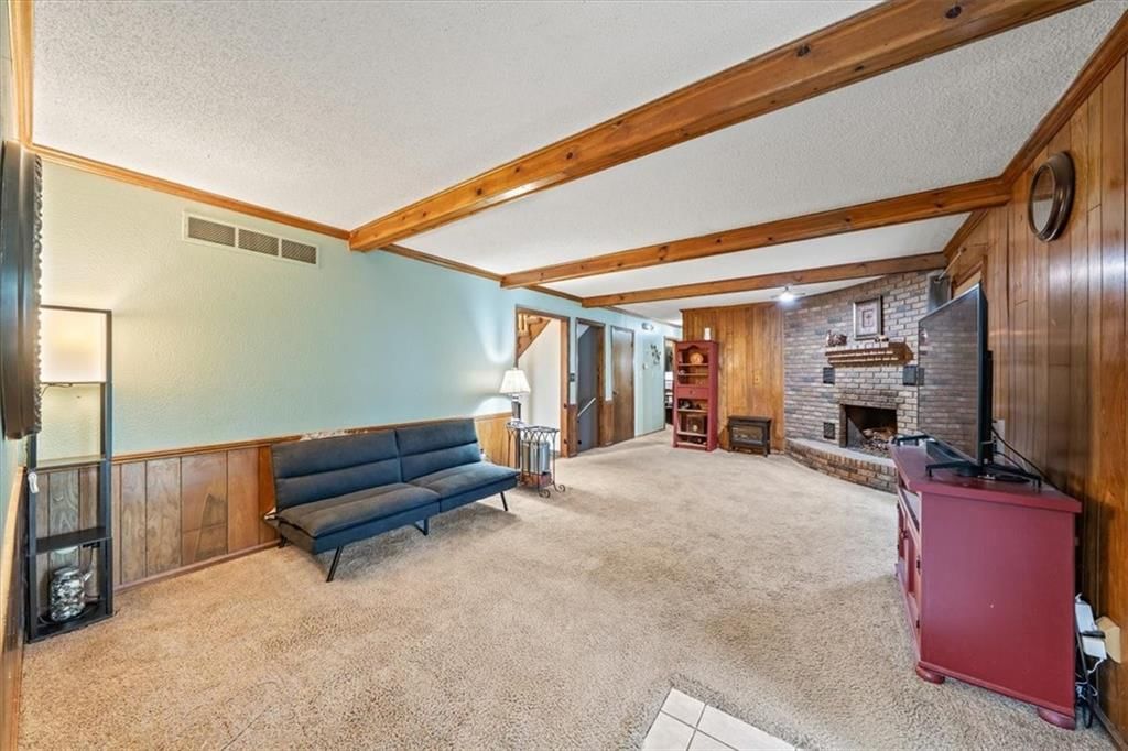 Photo 11 of 27 - 211 S Sunset Lane