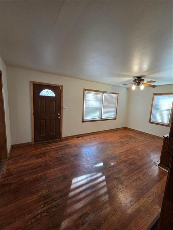832 W Charles Street — photo 3
