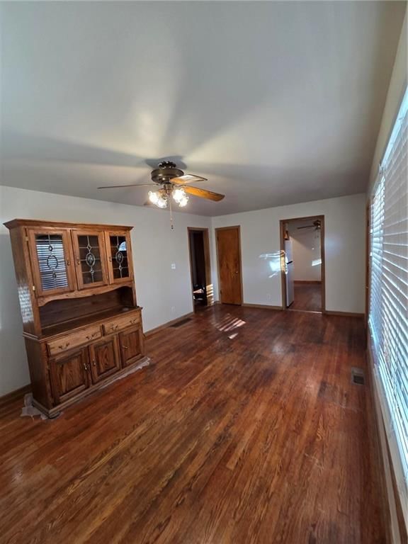832 W Charles Street — photo 4