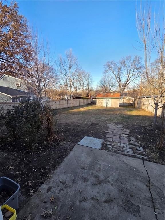 832 W Charles Street — photo 19