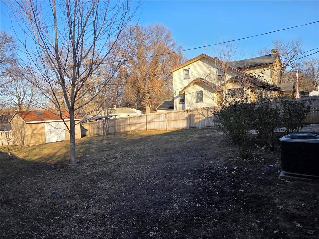832 W Charles Street — photo 20
