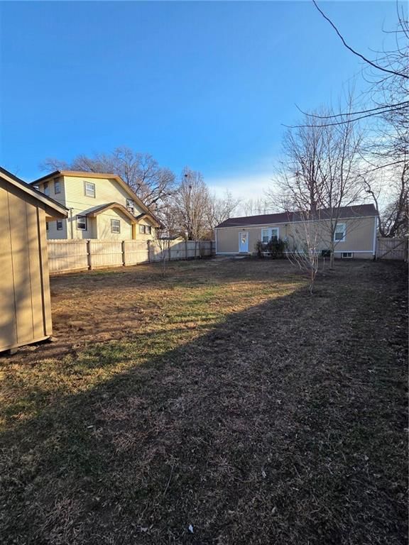 832 W Charles Street — photo 22