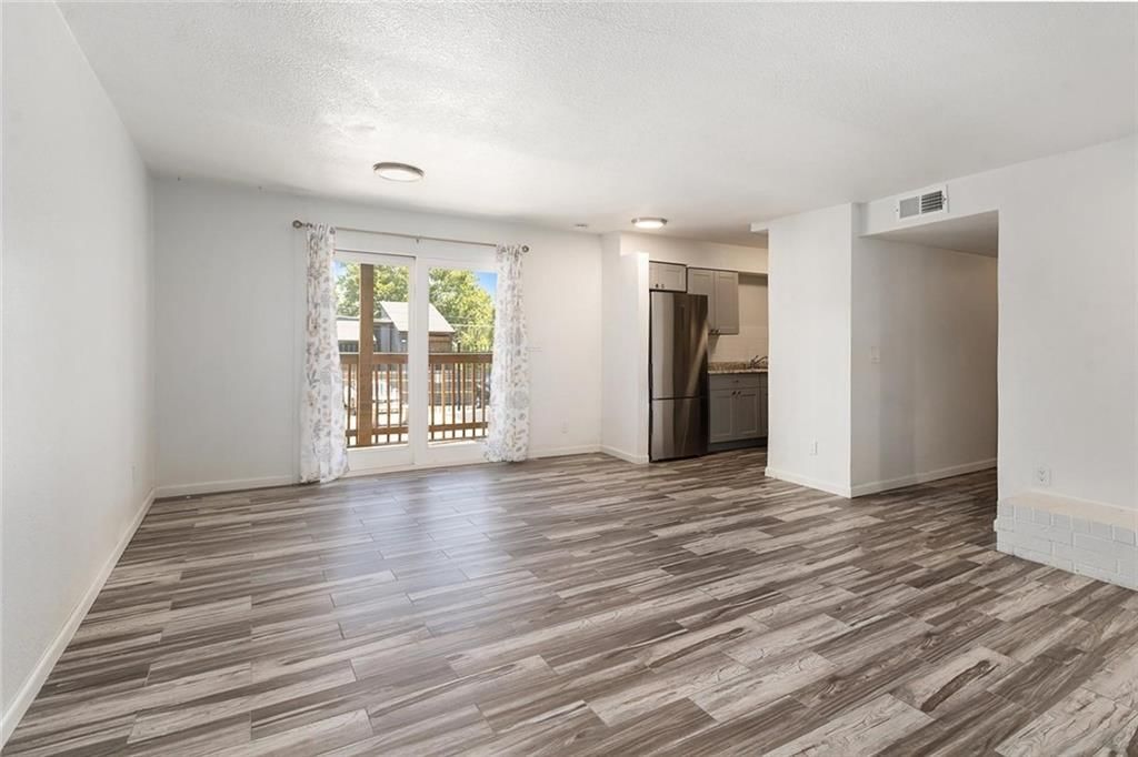 4063 Warwick Boulevard — photo 3