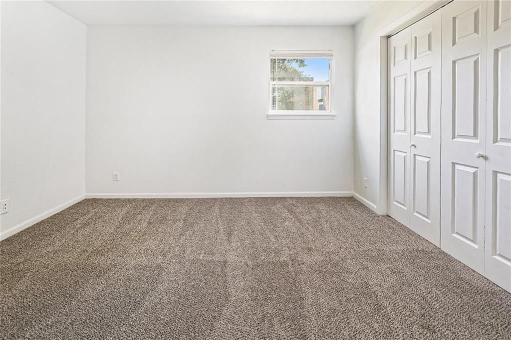 4063 Warwick Boulevard — photo 7