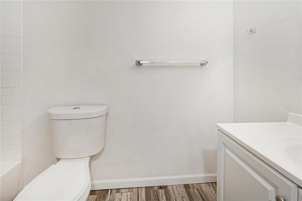 4063 Warwick Boulevard — photo 8