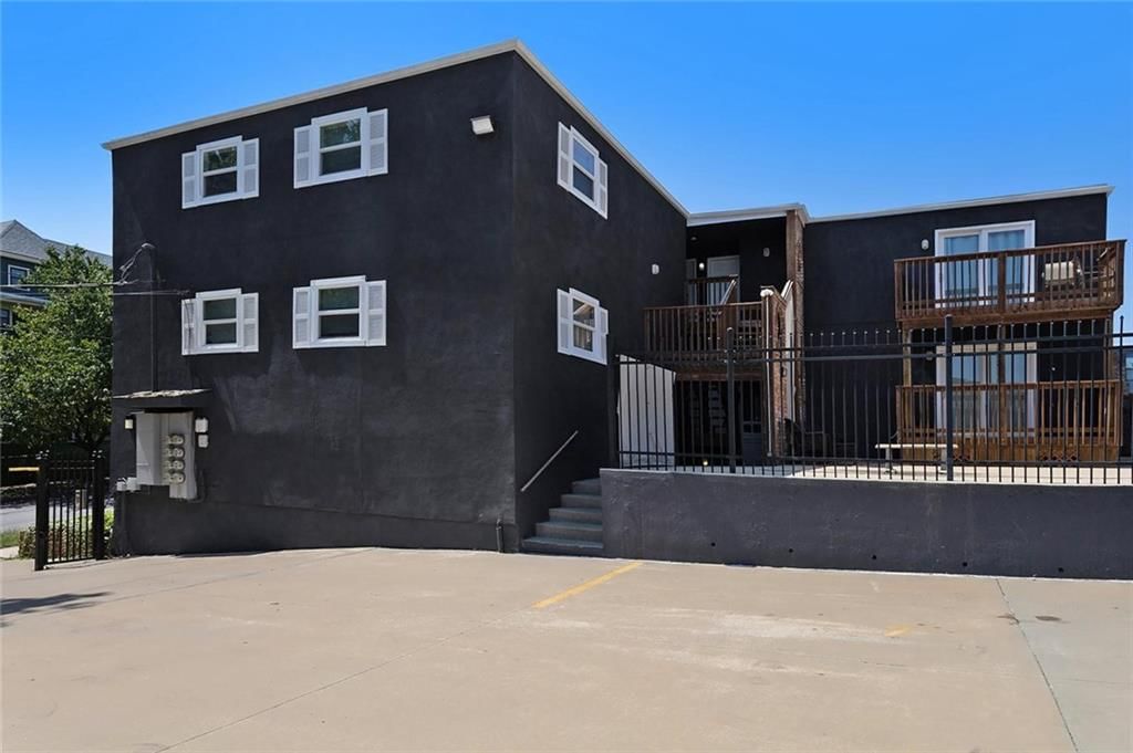 4063 Warwick Boulevard — photo 12