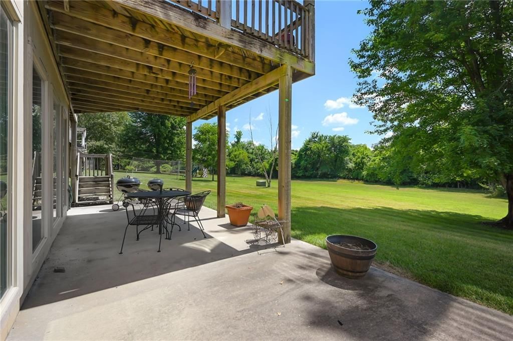 Photo 5 of 34 - 604 NE Twin Brook Drive