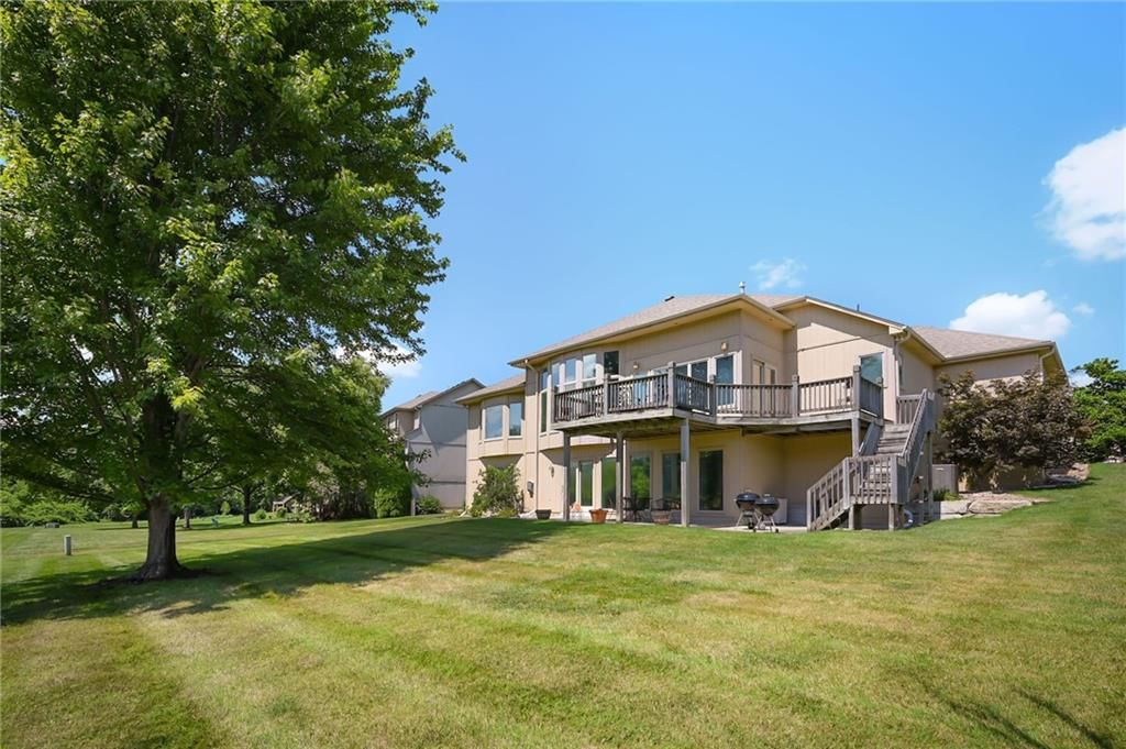 Photo 6 of 34 - 604 NE Twin Brook Drive