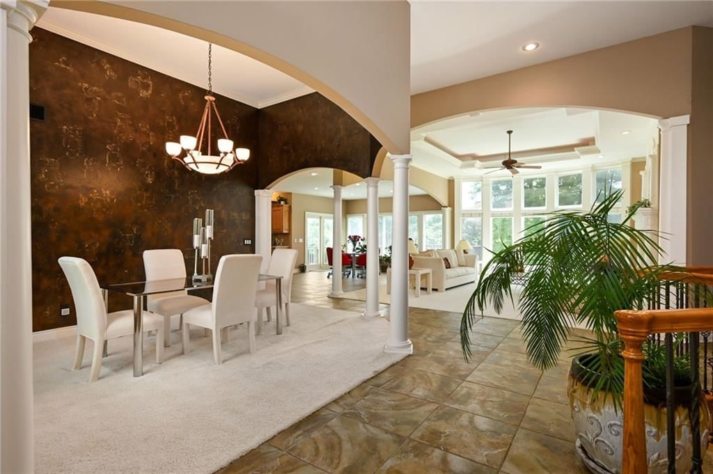 Photo 8 of 34 - 604 NE Twin Brook Drive