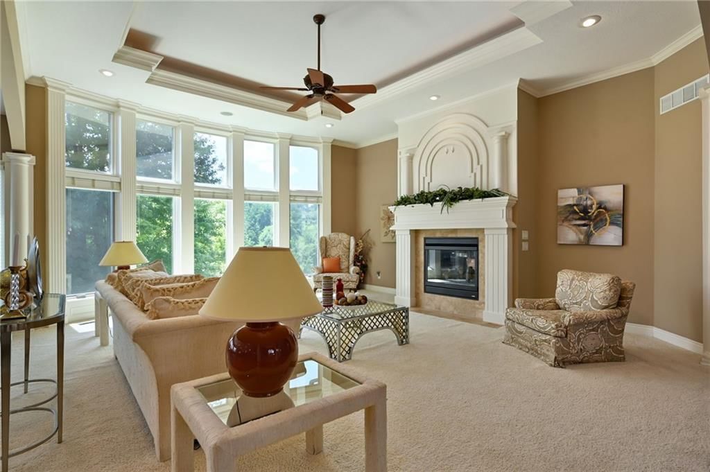 Photo 11 of 34 - 604 NE Twin Brook Drive