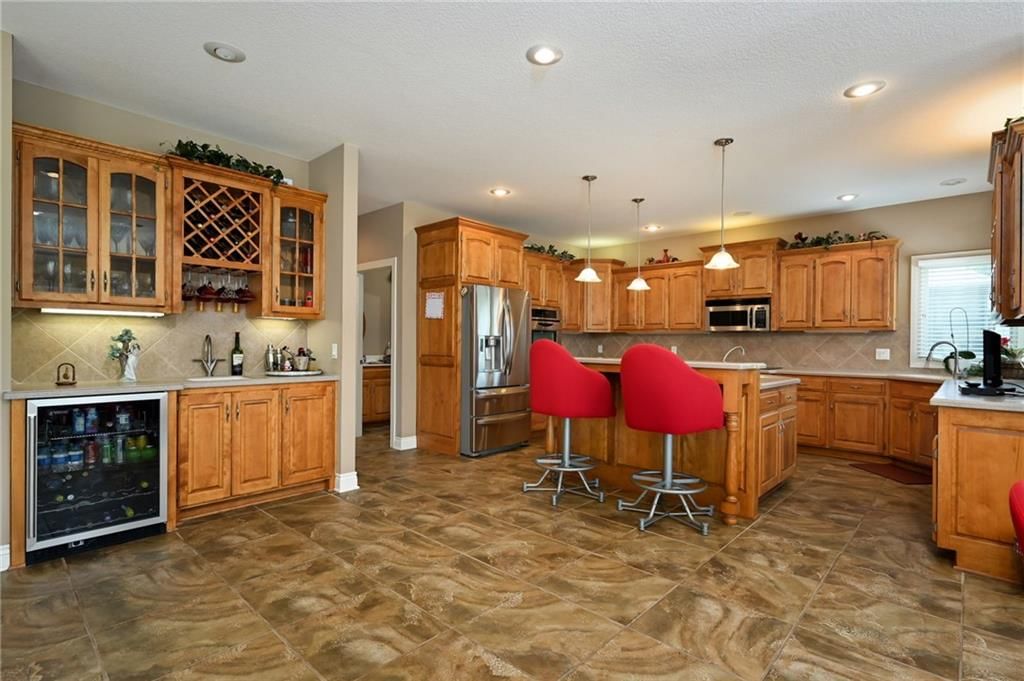 Photo 14 of 34 - 604 NE Twin Brook Drive