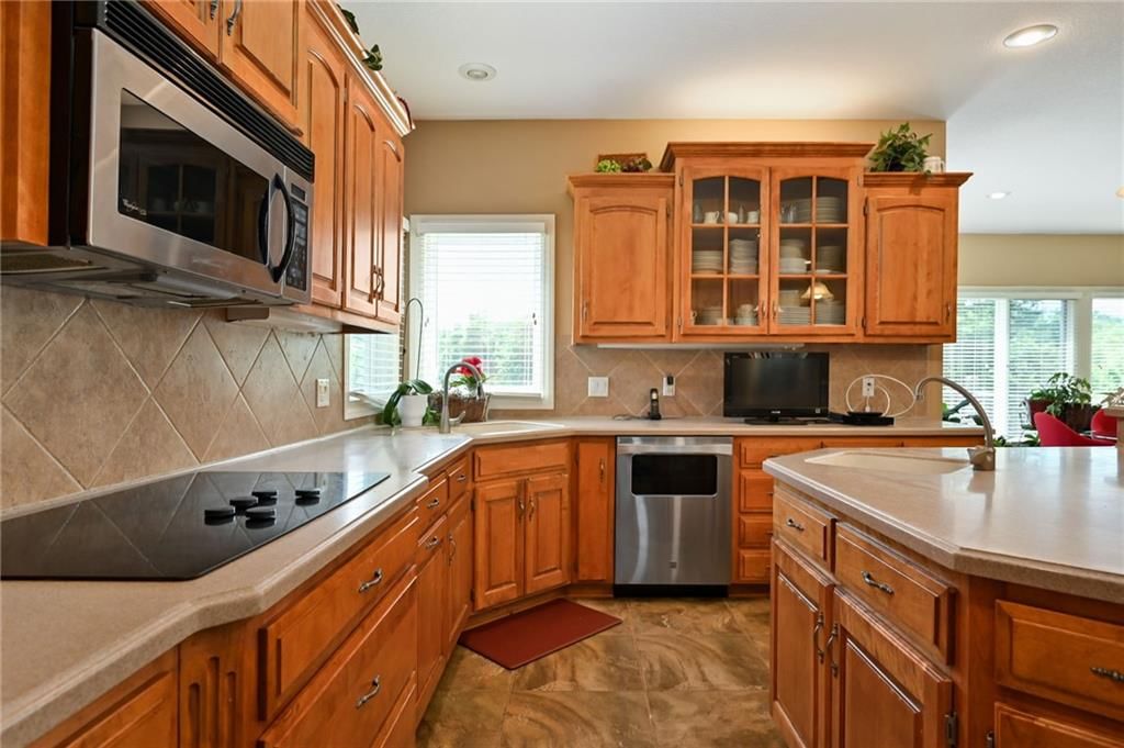 Photo 15 of 34 - 604 NE Twin Brook Drive