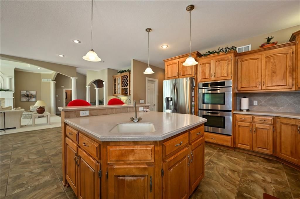 Photo 16 of 34 - 604 NE Twin Brook Drive