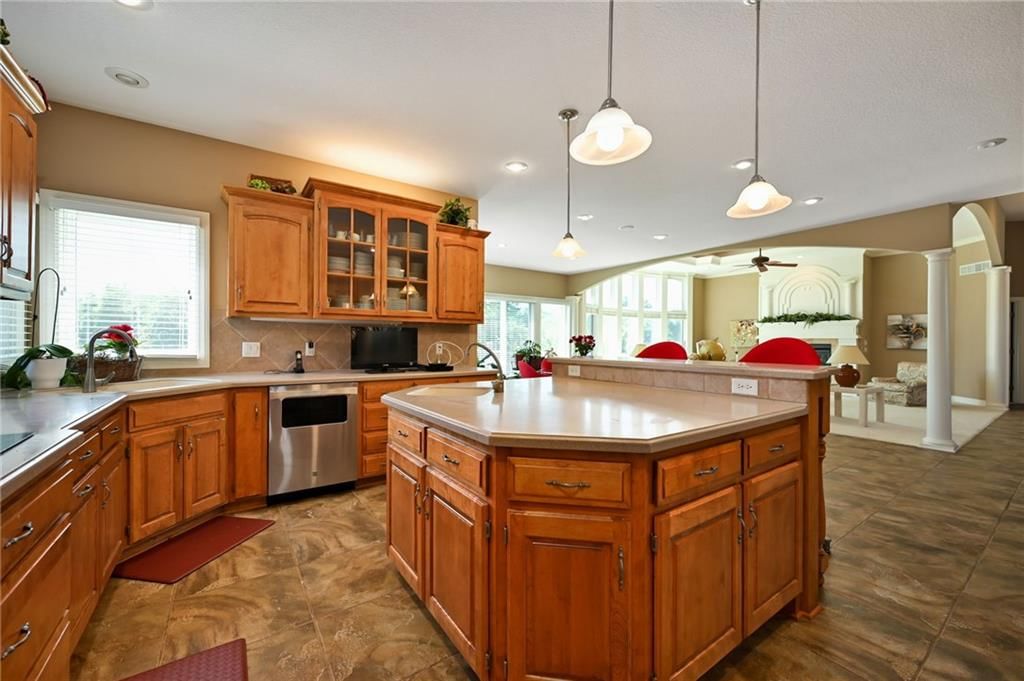Photo 17 of 34 - 604 NE Twin Brook Drive