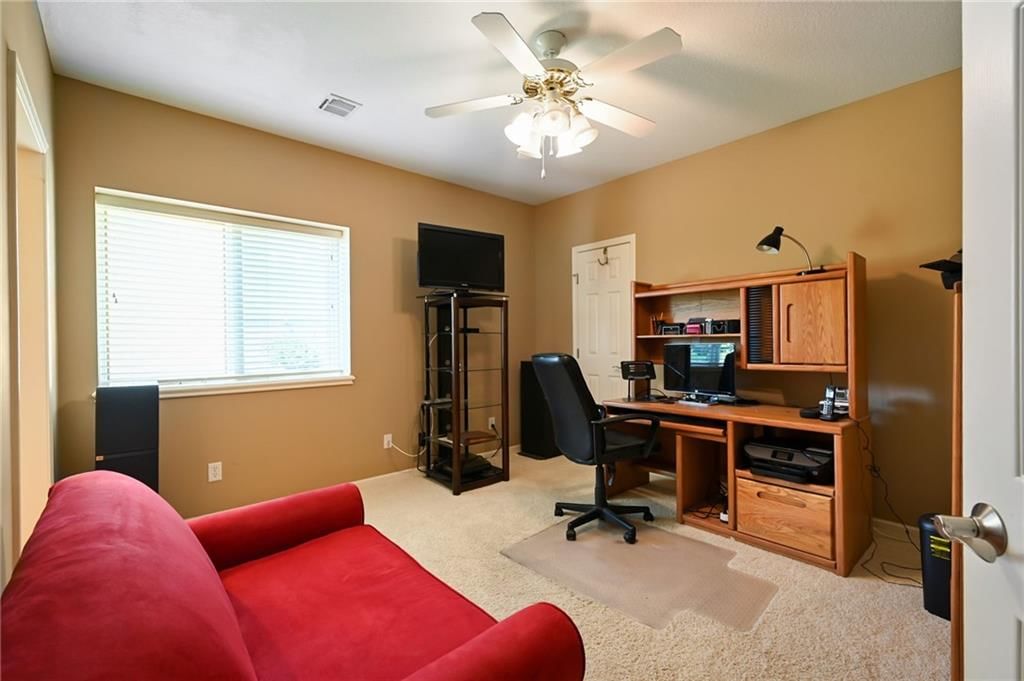 Photo 32 of 34 - 604 NE Twin Brook Drive