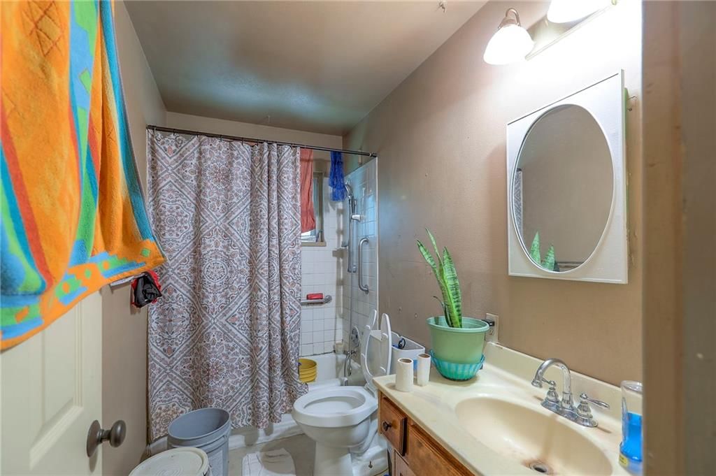 Photo 5 of 19 - 7901 E 90th Terrace