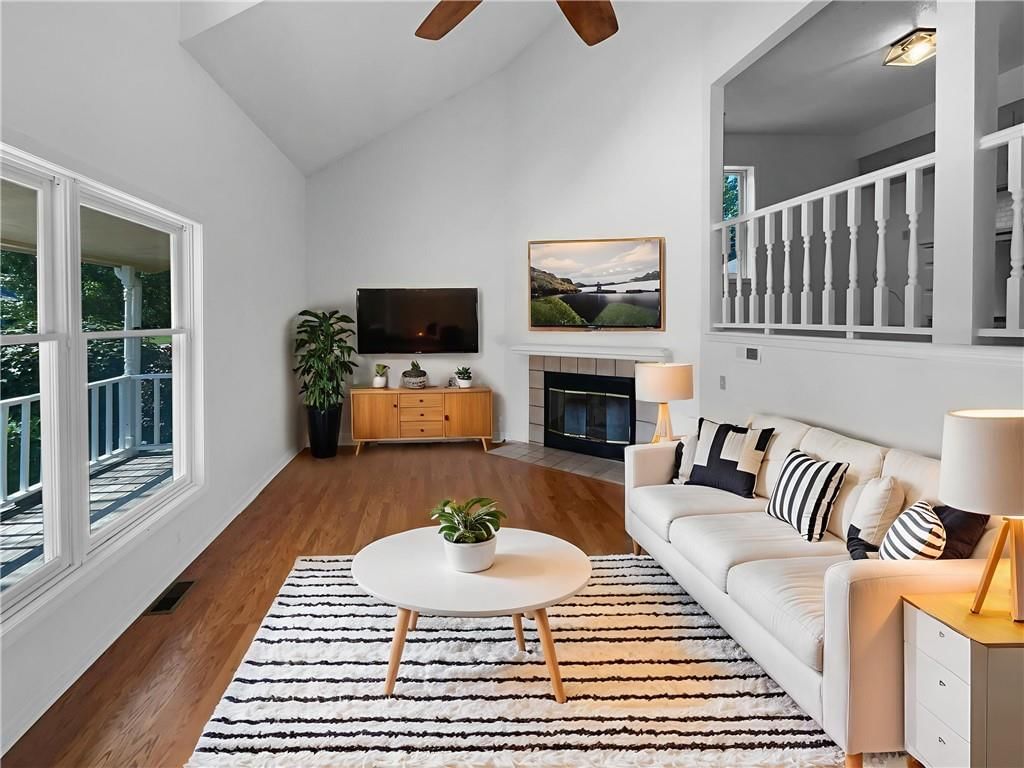 1706 Regency Drive — photo 2
