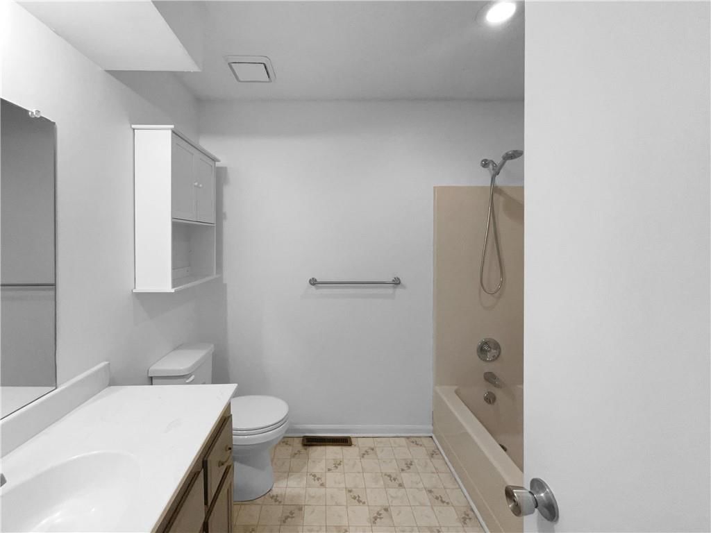 1706 Regency Drive — photo 7