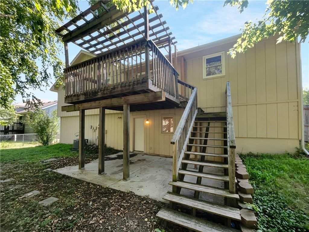 1706 Regency Drive — photo 15