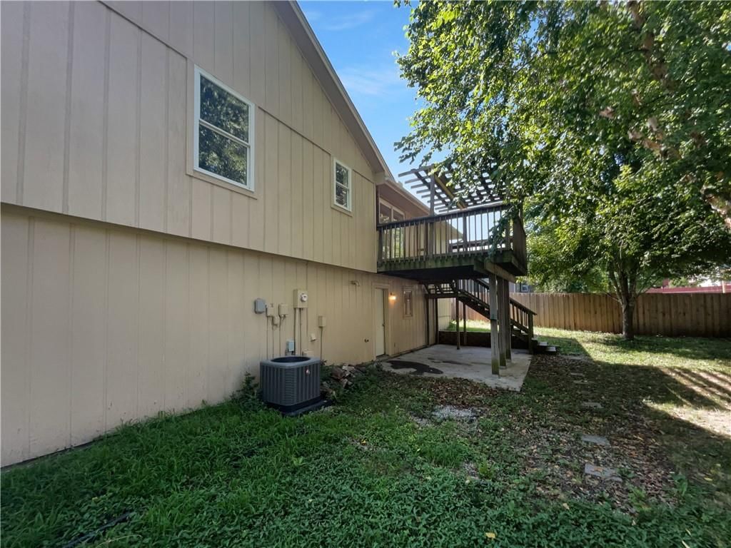 1706 Regency Drive — photo 16