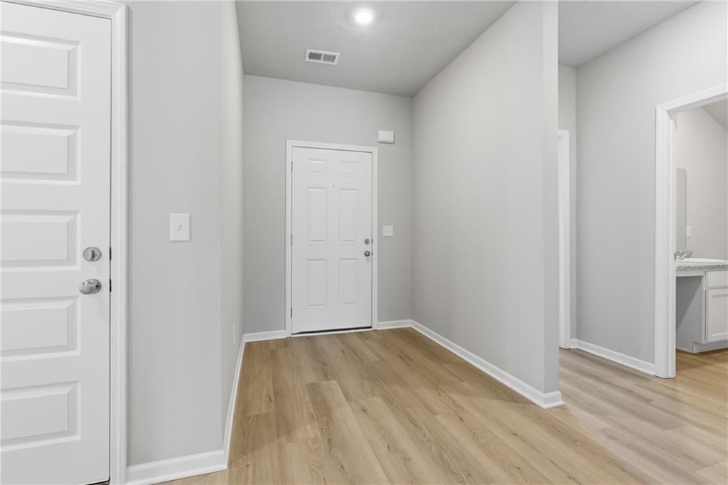 517 N Persimmon Street — photo 4