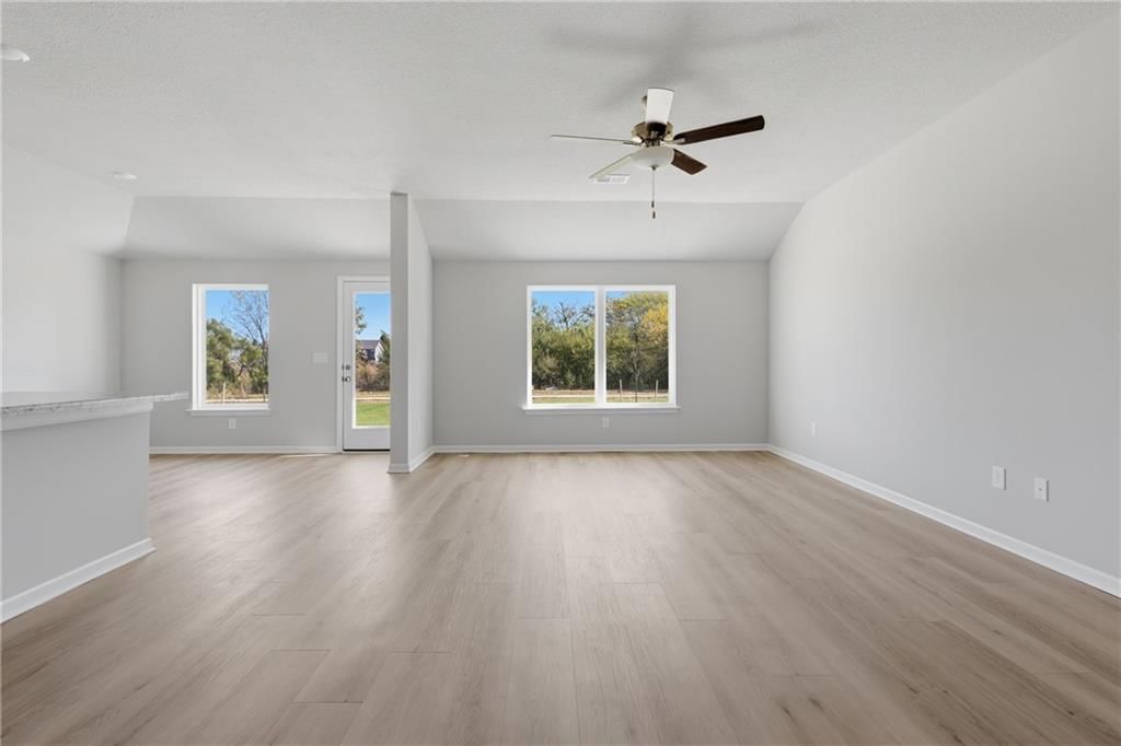 517 N Persimmon Street — photo 6