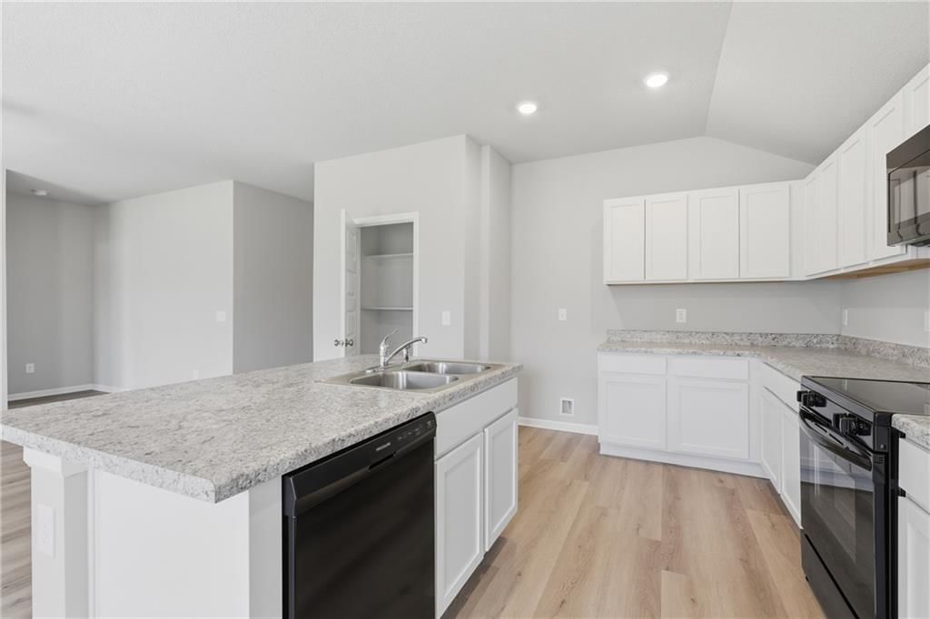 517 N Persimmon Street — photo 8