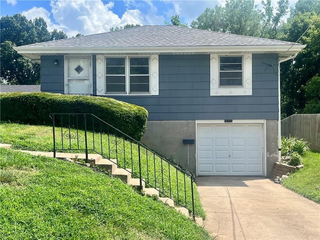 11111 Lake Street, Sugar Creek, MO