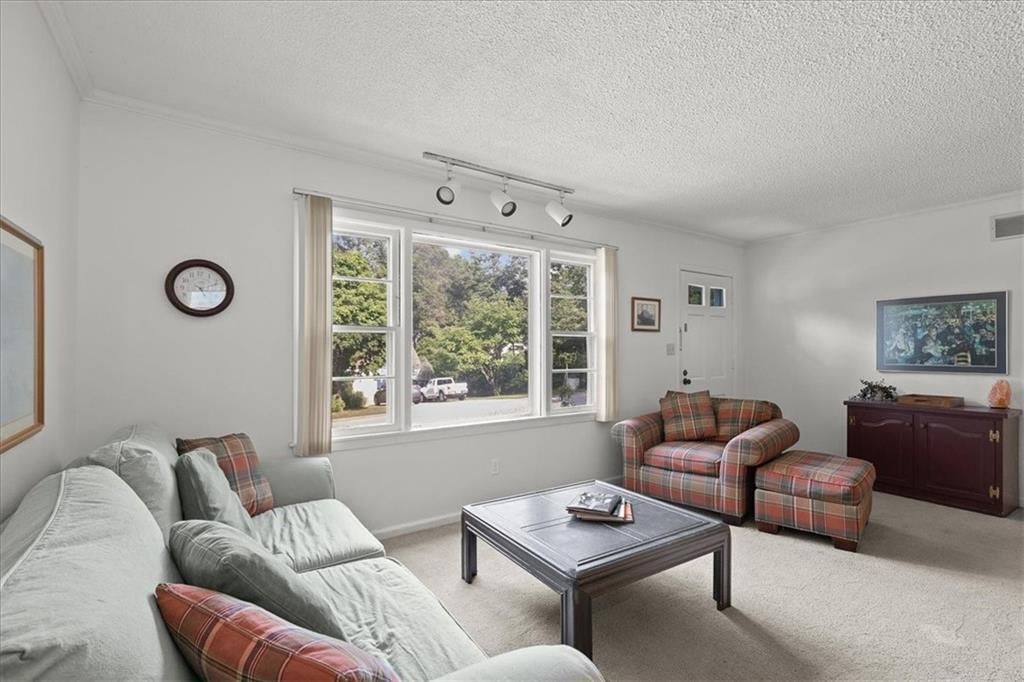 Photo 6 of 19 - 7820 Juniper Street