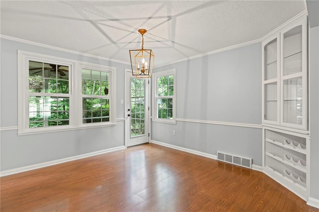 7407 Roe Avenue — photo 9