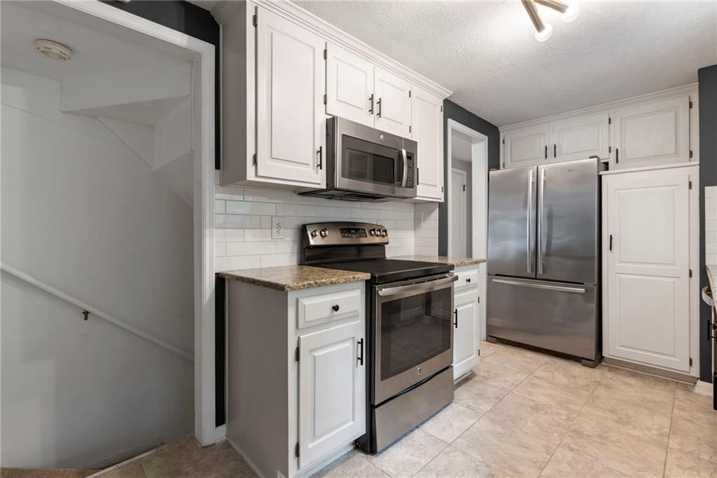7407 Roe Avenue — photo 12