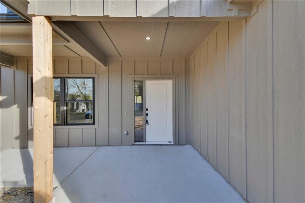 502 Washington Street — photo 8