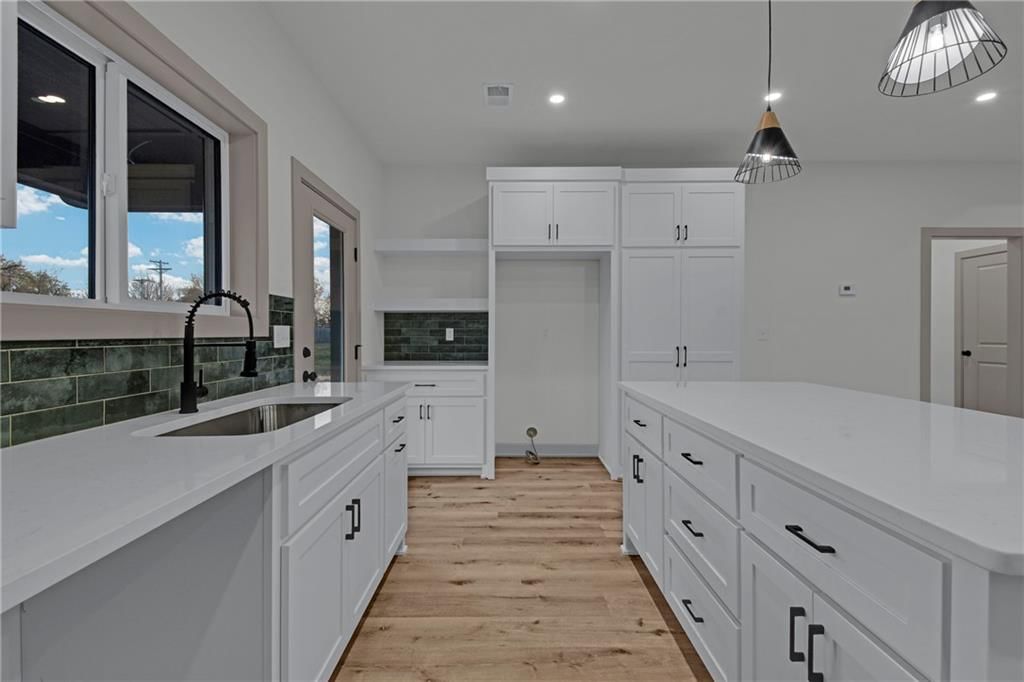 502 Washington Street — photo 14