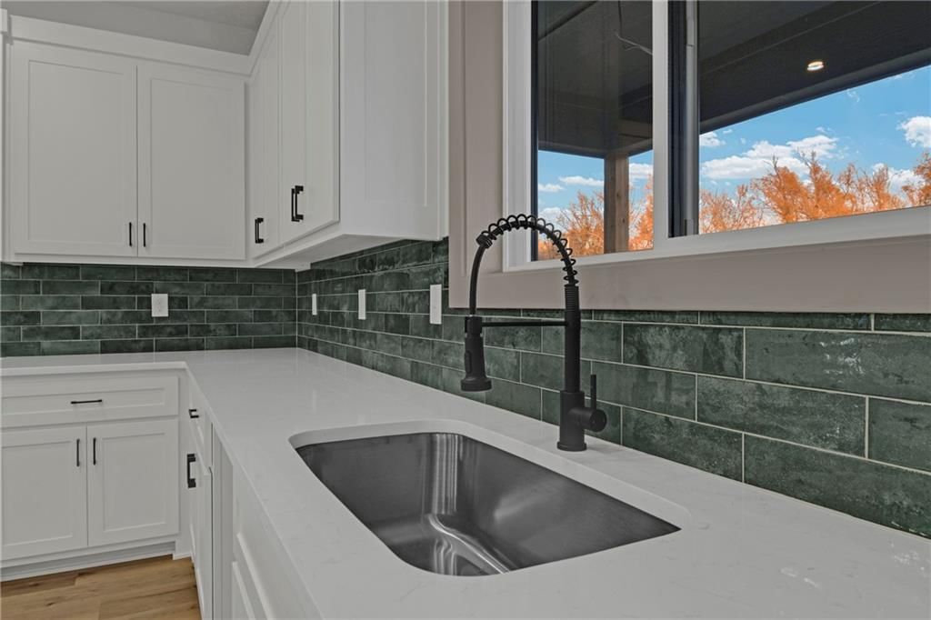 502 Washington Street — photo 16