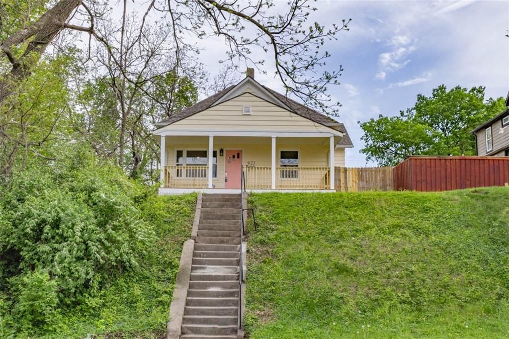 921 Armstrong Avenue — photo 27