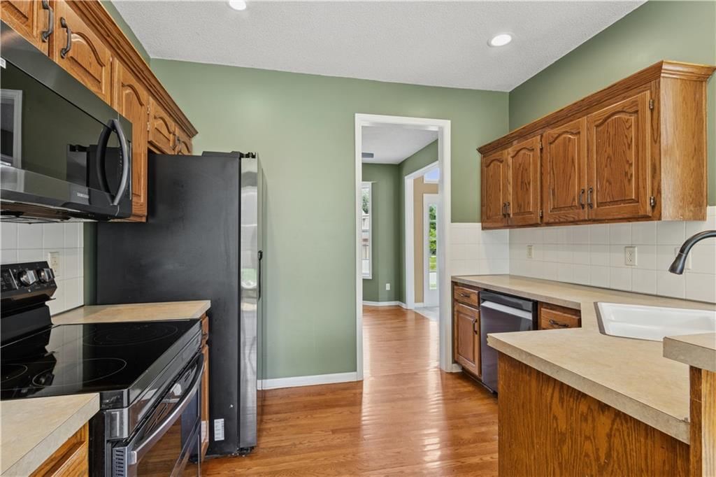 Photo 8 of 23 - 15238 S Albervan Street