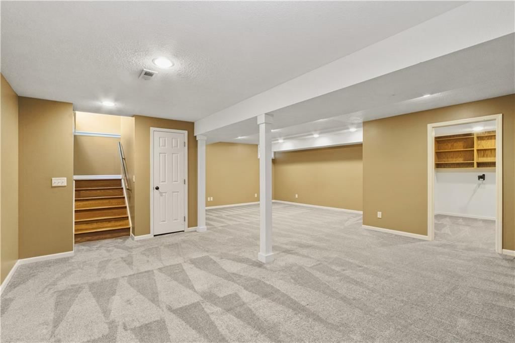 Photo 18 of 23 - 15238 S Albervan Street