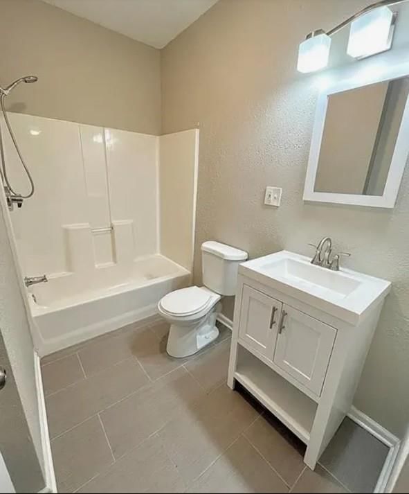 1319 E 32nd Terrace — photo 10