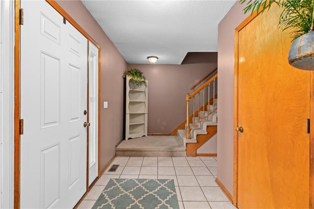 Photo 5 of 35 - 808 S Mohican Drive