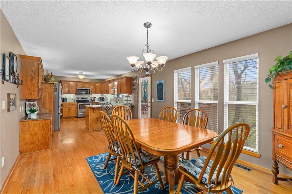 Photo 10 of 35 - 808 S Mohican Drive