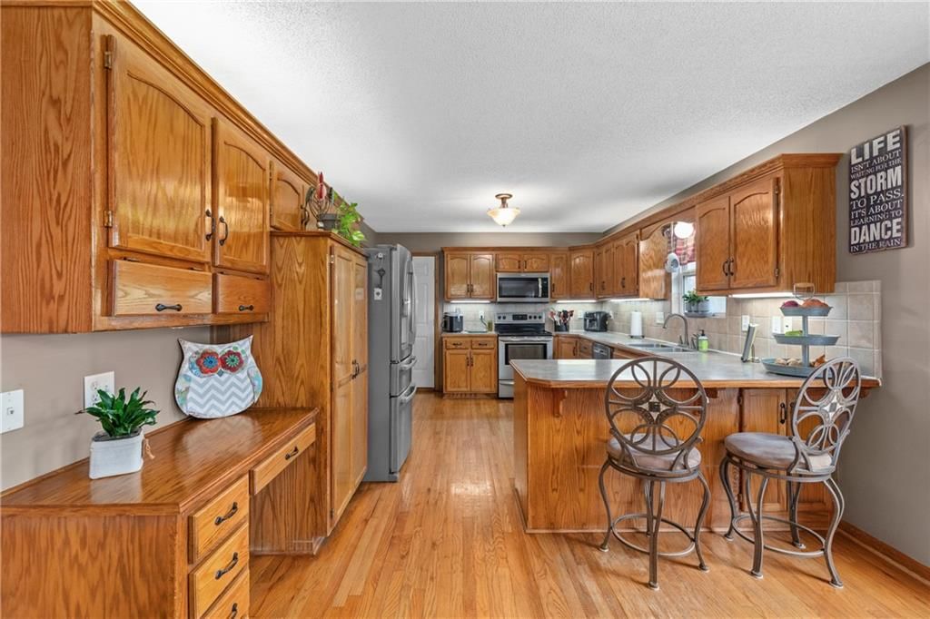 Photo 11 of 35 - 808 S Mohican Drive
