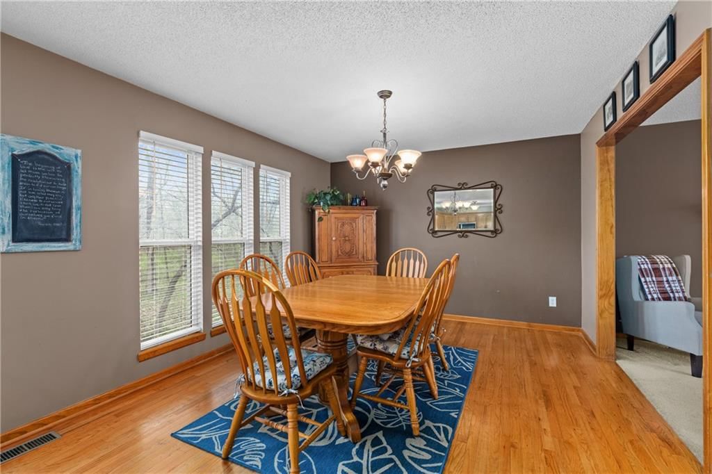 Photo 14 of 35 - 808 S Mohican Drive
