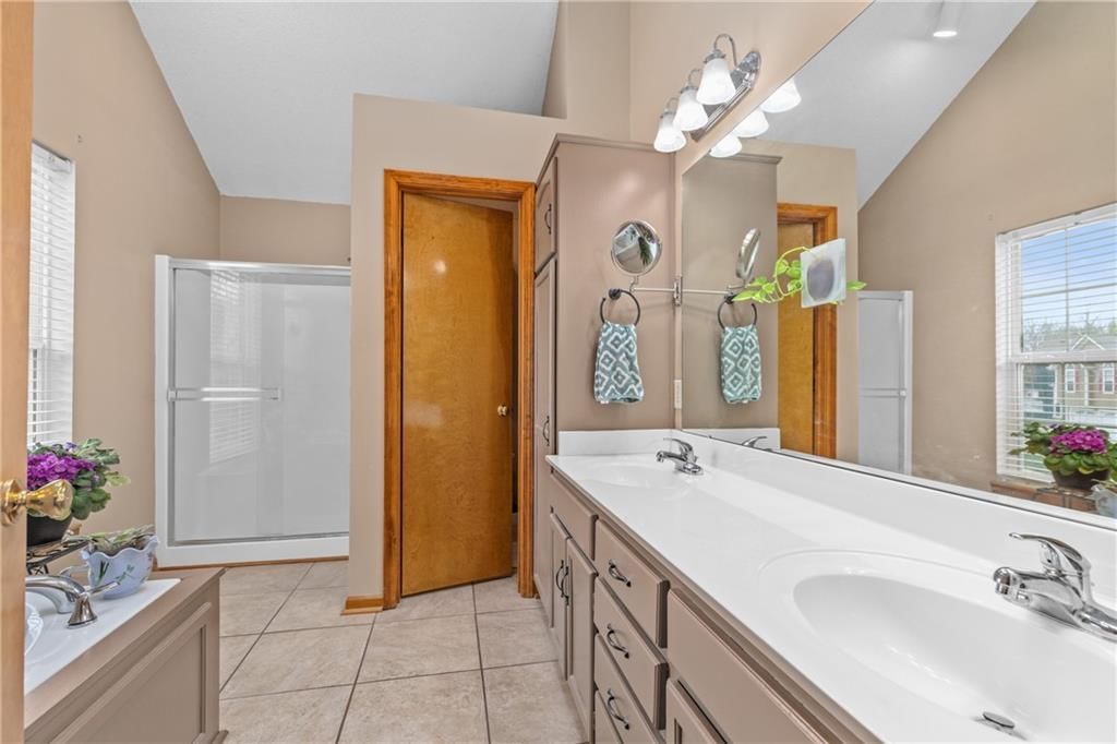 Photo 18 of 35 - 808 S Mohican Drive