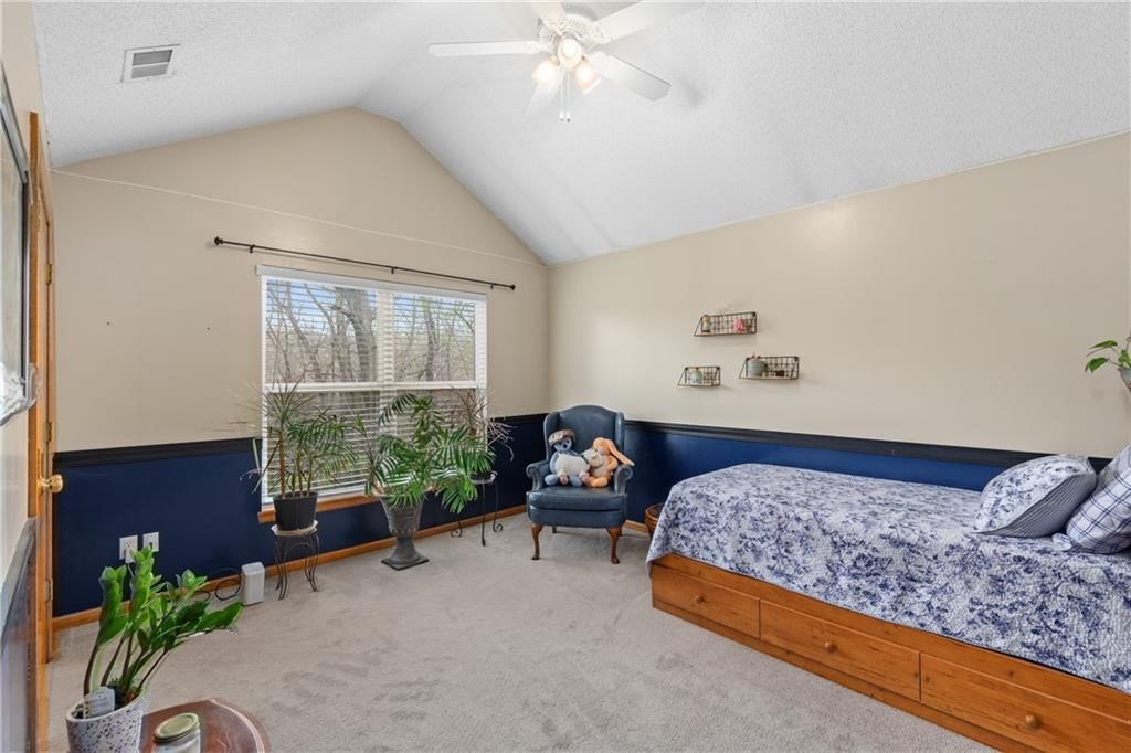 Photo 21 of 35 - 808 S Mohican Drive