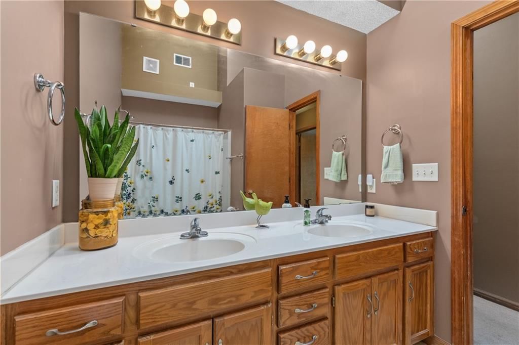Photo 22 of 35 - 808 S Mohican Drive