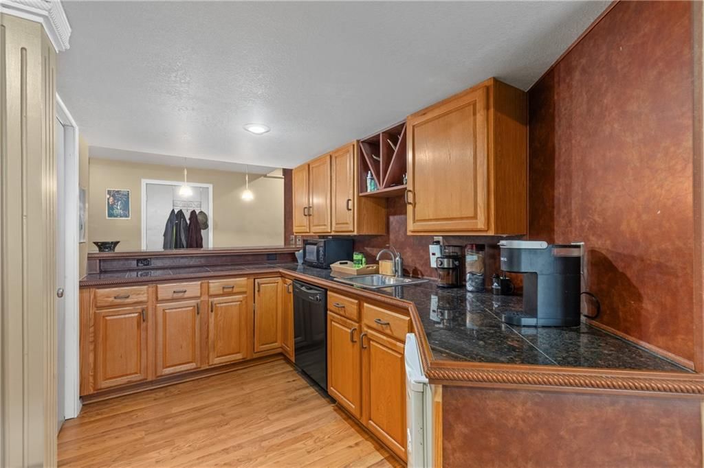 Photo 27 of 35 - 808 S Mohican Drive