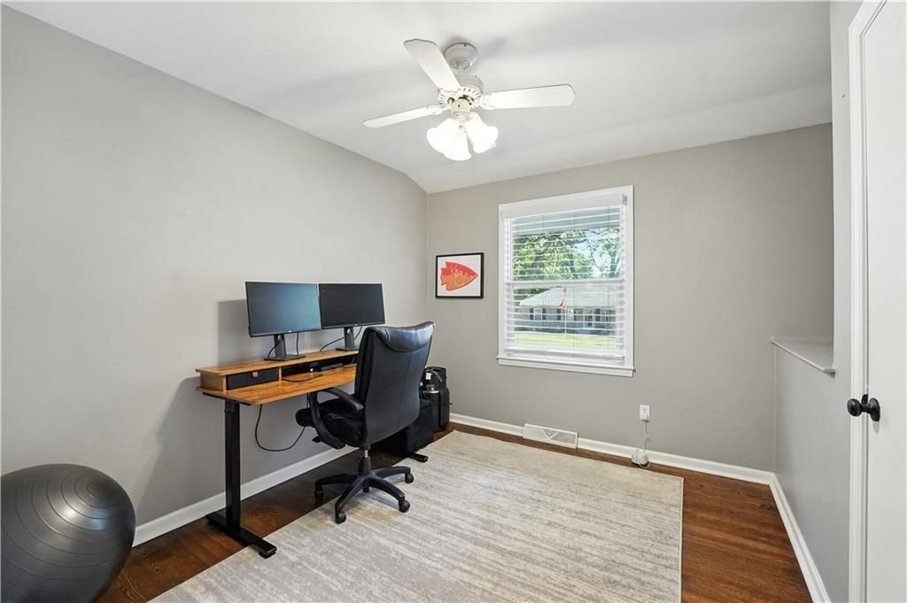 Photo 13 of 32 - 9009 Mastin Street