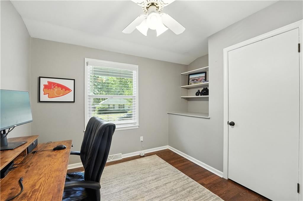 Photo 14 of 32 - 9009 Mastin Street