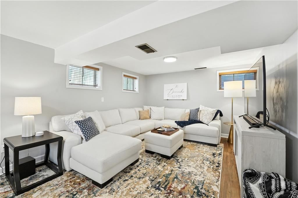 Photo 19 of 32 - 9009 Mastin Street