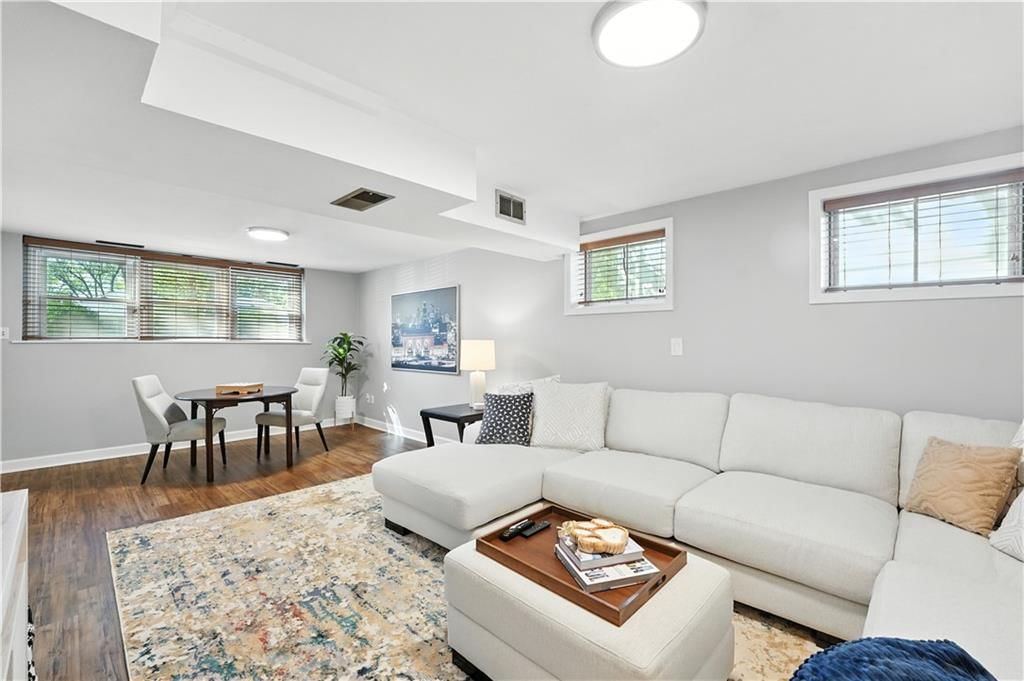 Photo 21 of 32 - 9009 Mastin Street
